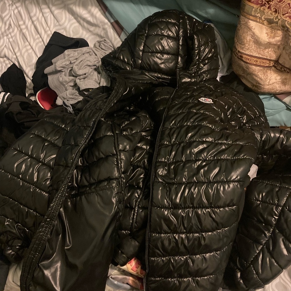 Large monclre puffer slightly used